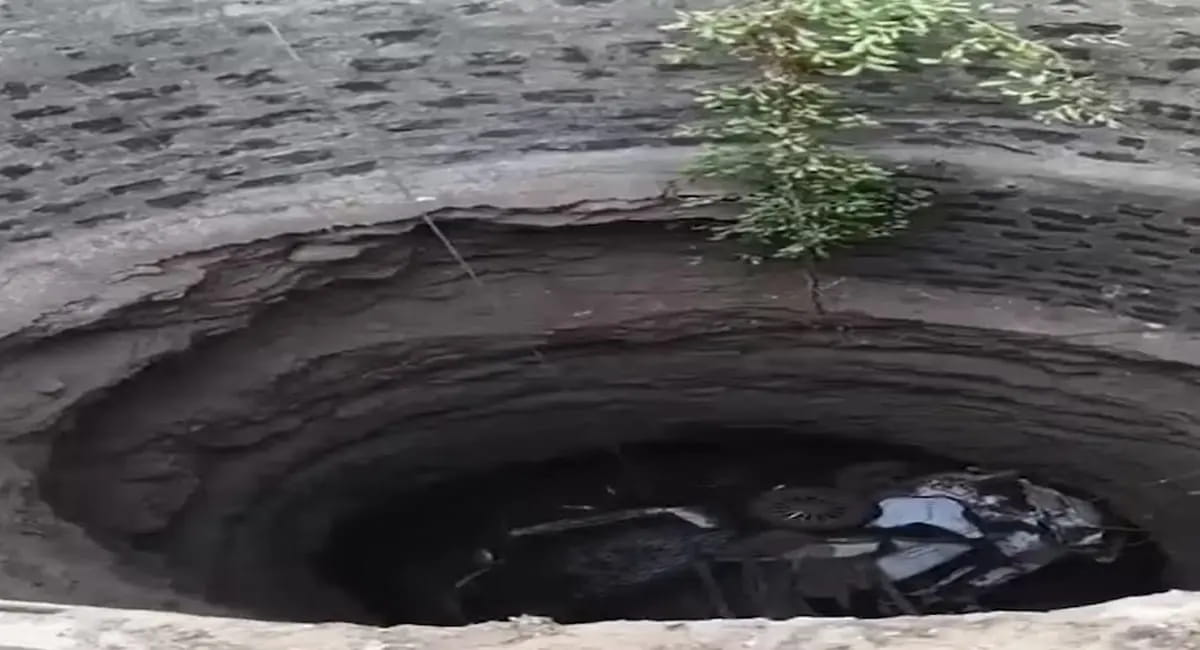 बैतूल में ब्रेक फेल होने से कुएं में गिरी कार, ग्रामीणों ने बचाई तीन युवकों की जान