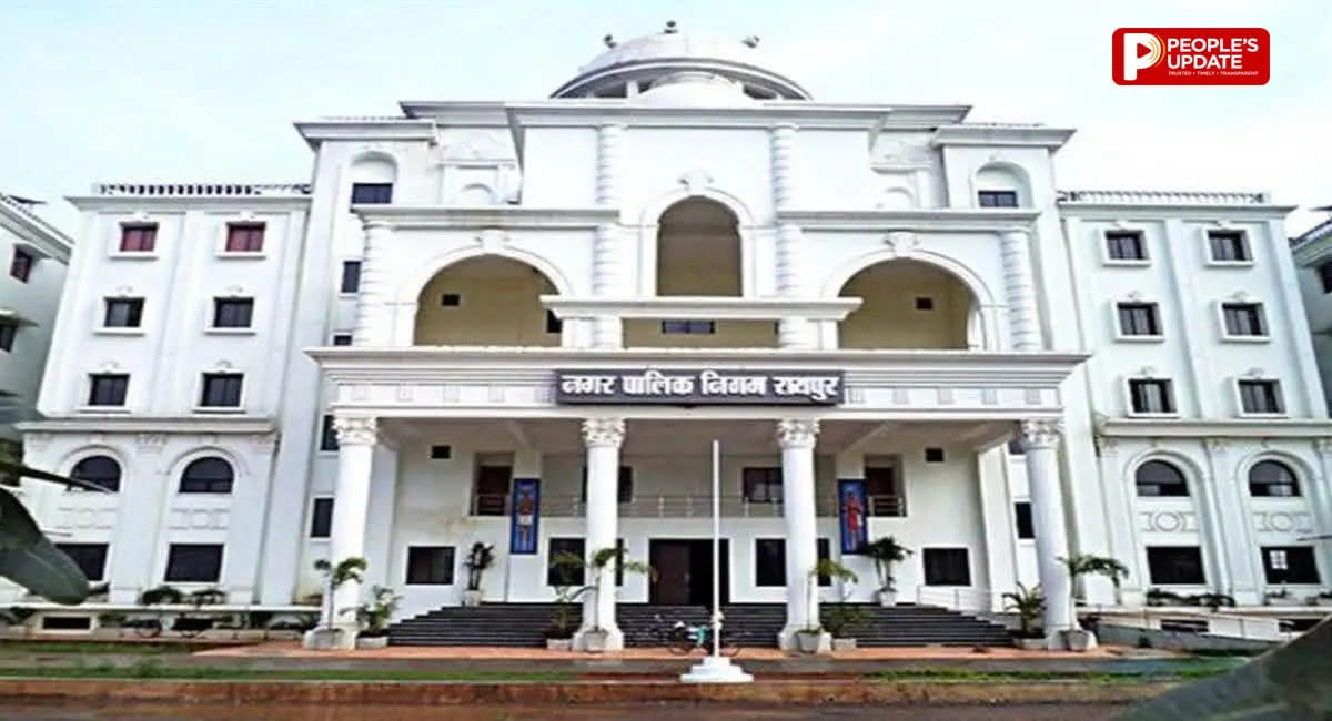 नगर निगम ने बढ़ाया यूजर चार्ज, कांग्रेस ने झाड़ू लगाकर किया विरोध