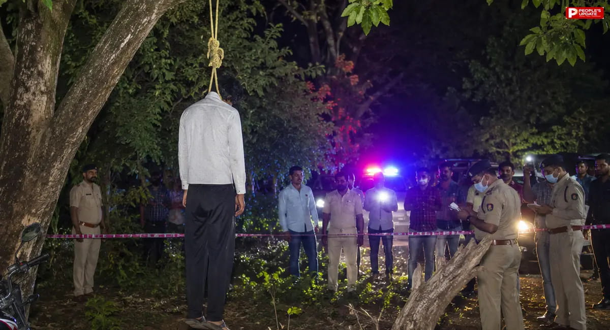 पेड़ से लटका मिला शव, सुसाइड नोट बरामद 