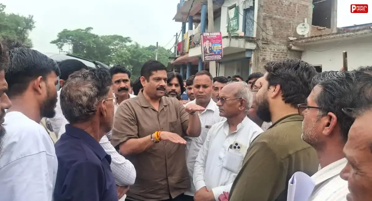 सीहोर में अतिवृष्टि से तबाही: पीड़ितों के बीच पहुंचे विधायक, निजी खर्च से जरूरतमंदों को  देंगे अनाज