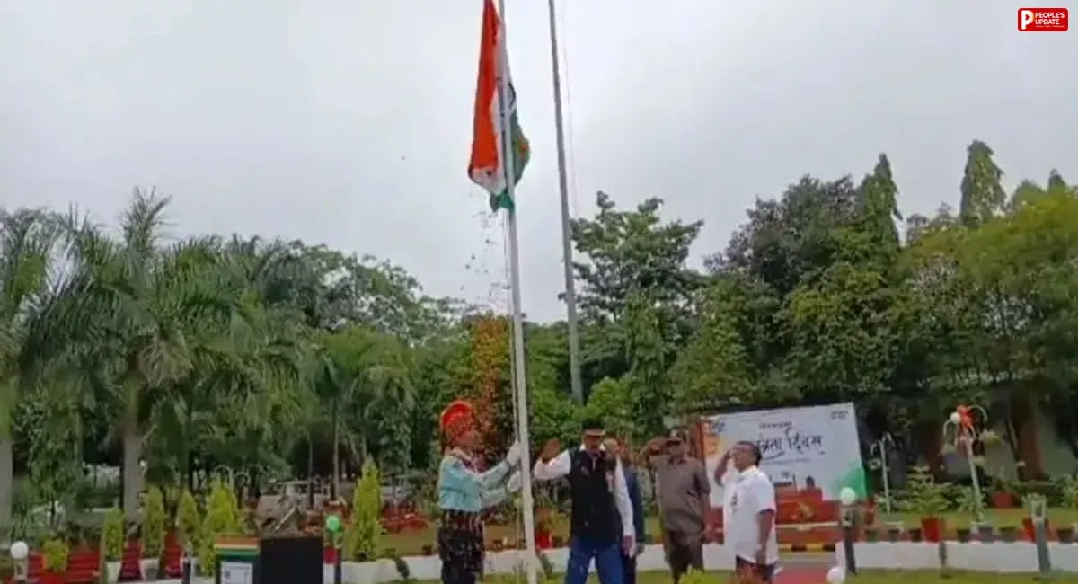 झाबुआ: पावर प्लांट में धूमधाम से मनाया गया स्वतंत्रता दिवस, कर्मचारी और विद्यार्थी हुए सम्मानित 