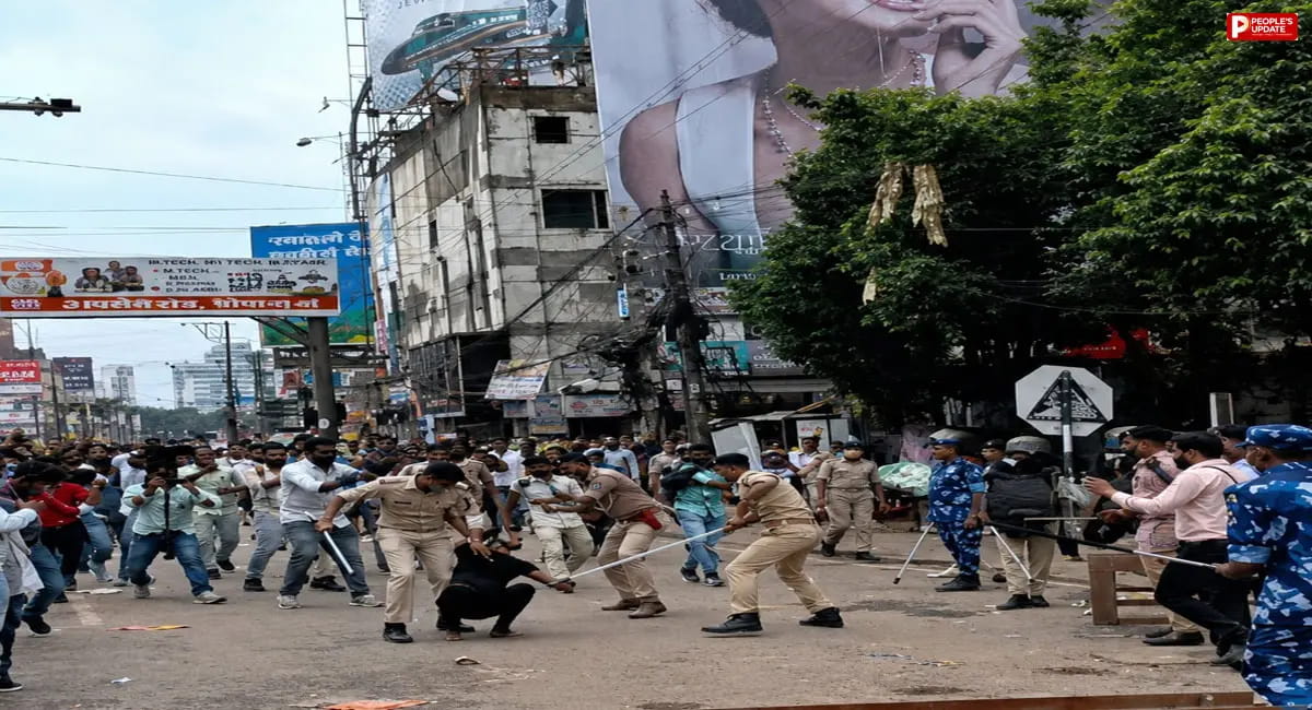 पटना में छात्रों का हंगामा: पथराव के बाद पुलिस ने किया लाठीचार्ज, कई छात्र हिरासत में