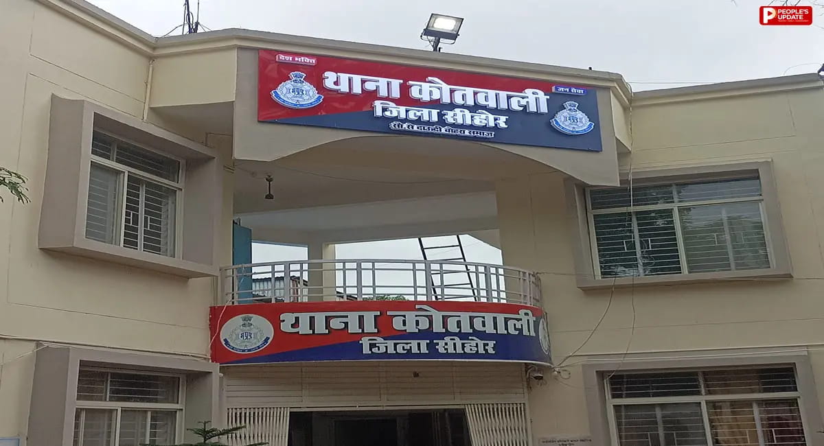 सीहोर: शराब दुकान में लाखों की चोरी, टीन उखाड़कर घुसे बदमाश; जांच में जुटी पुलिस  