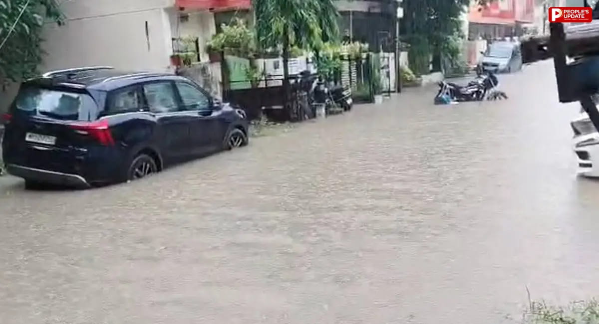 खिलचीपुर में बारिश से सड़कों पर भरा पानी, कई इलाकों में जलभराव; जल निकासी की खुली पोल
