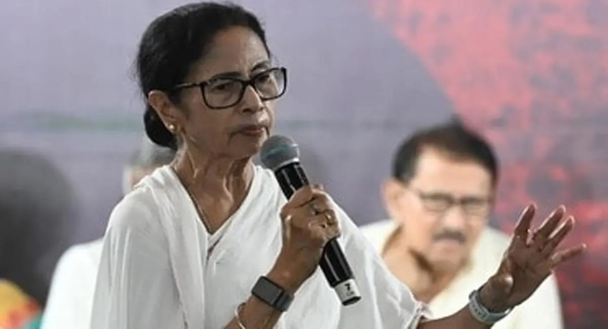 पुरुलिया रैली में गरजीं ममता बनर्जी, BJP पर दंगे और आदिवासी शोषण का लगाया आरोप