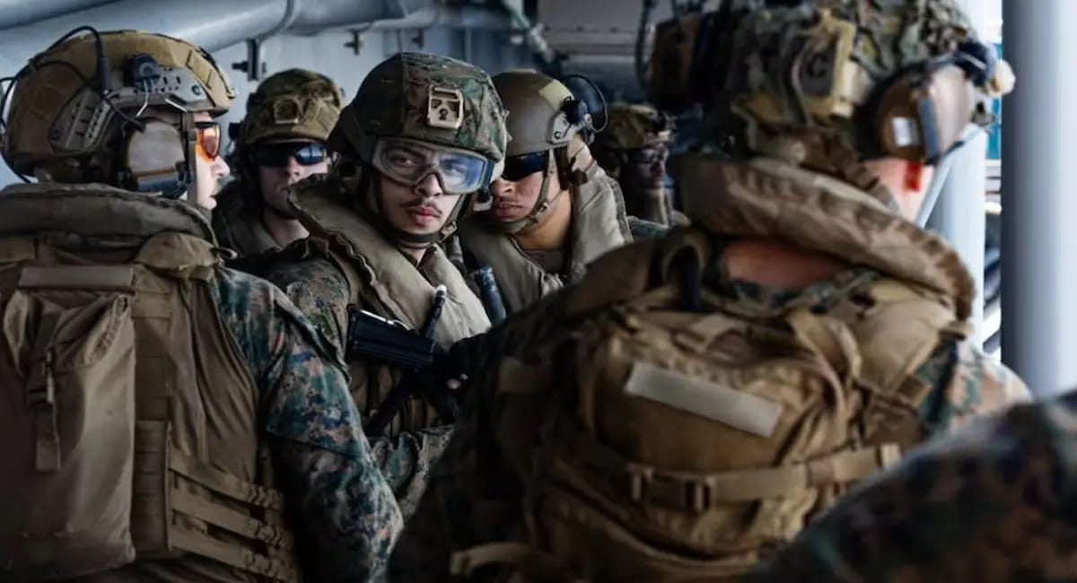 मिडिल ईस्ट में बढ़ी सैन्य हलचल, USS Tripoli की एंट्री से बढ़ा खतरा