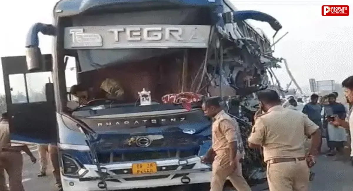 अंबेडकरनगर में AC बस-ट्रेलर की टक्कर, 4 यात्रियों की मौत; 4 गंभीर घायल, ड्राइवर को झपकी आने से हुआ हादसा