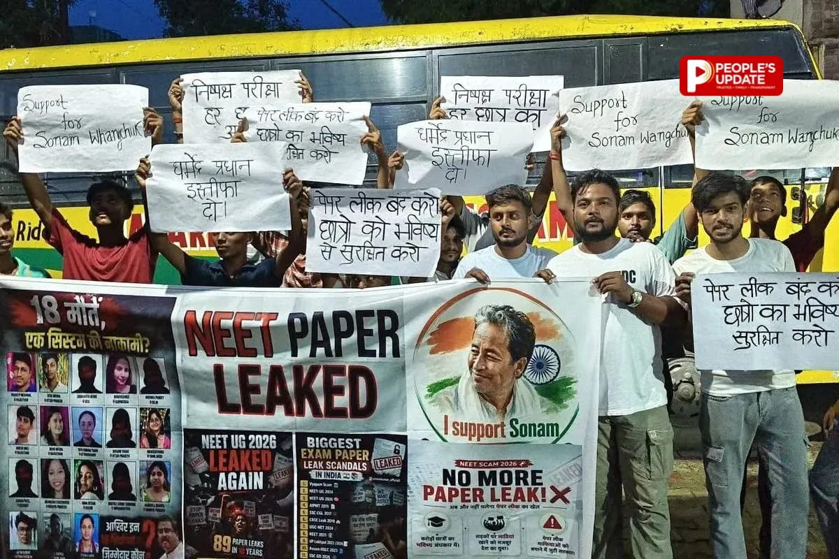 रायपुर में छात्रों का उग्र प्रदर्शन: खून से लिखा- 'धर्मेंद्र प्रधान इस्तीफा दो', सोनम वांगचुक के समर्थन में अनशन