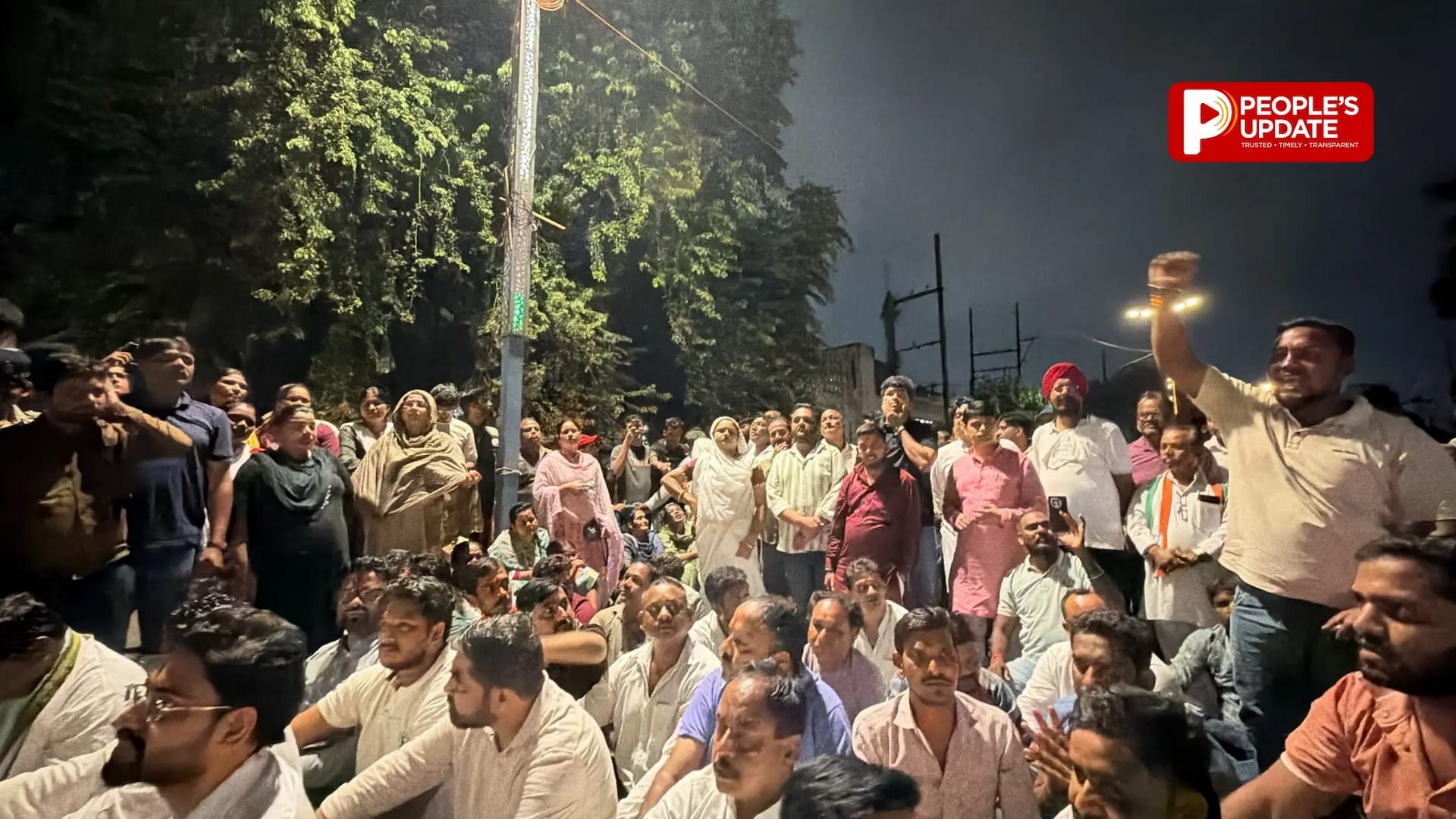 रायपुर में लोकभवन के सामने कांग्रेस का उग्र प्रदर्शन, धर्मेंद्र प्रधान के इस्तीफे की मांग, राहुल गांधी की डिटेंशन पर भड़के कार्यकर्ता