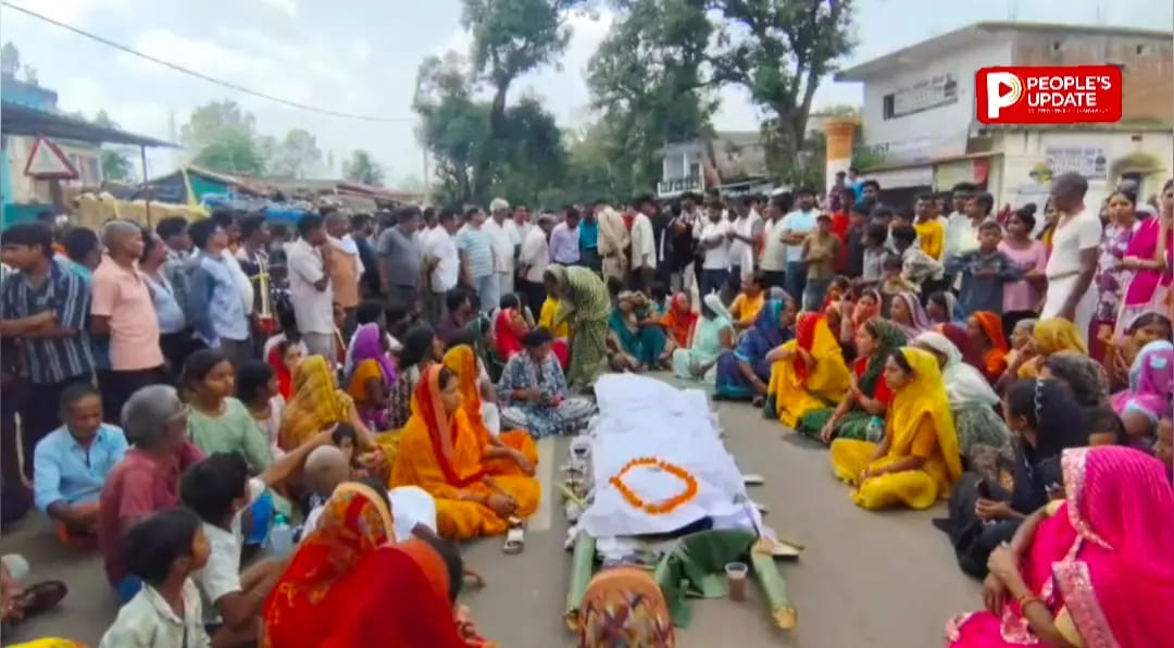 सूरजपुर में SF जवान की मौत के बाद परिजनों ने हत्या की जताई आशंका, सड़क पर शव रखकर प्रदर्शन