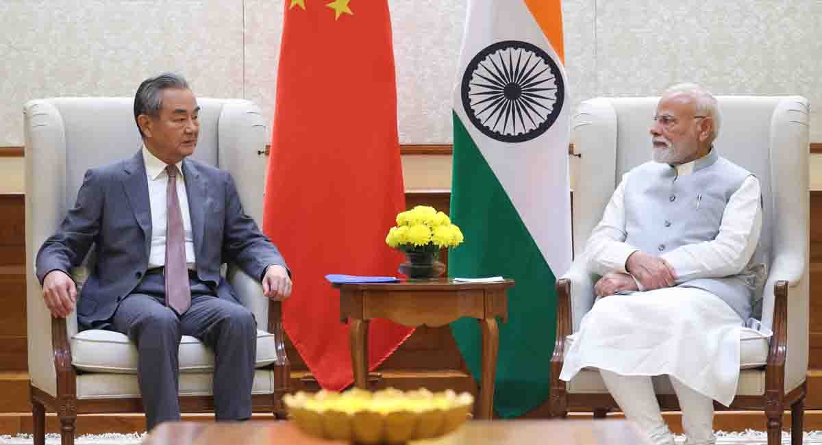 ट्रंप के टैरिफ विवाद के बीच PM मोदी और चीनी विदेश मंत्री वांग यी की मुलाकात, संबंधों में नई ऊर्जा की उम्मीद