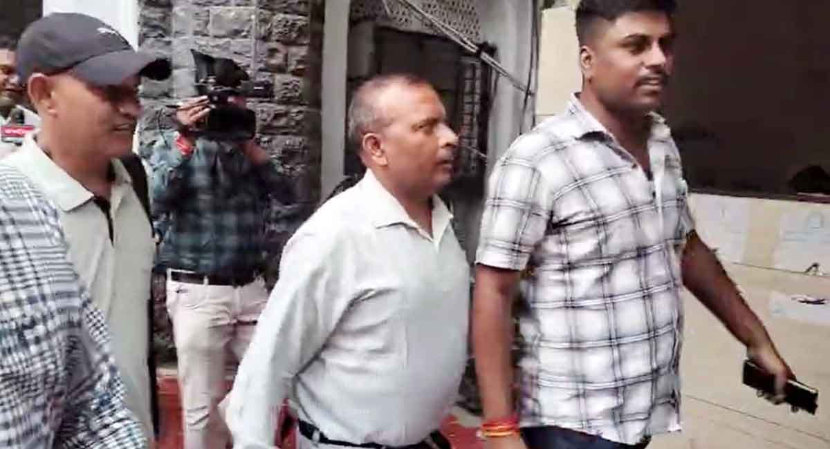 राजा रघुवंशी हत्याकांड में नया मोड़... सोनम और प्रेमी राज ने साजिश के लिए खरीदे थे मोबाइल, इंदौर पहुंची शिलांग पुलिस