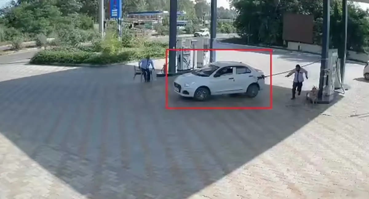 सोनीपत में दिनदहाड़े पेट्रोल की चोरी... 2600 रुपए का तेल डलवाकर भागे बदमाश, पेट्रोल पंप की मशीन भी उखाड़ी, CCTV वायरल