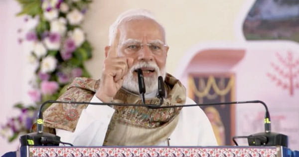 मोतिहारी से पूर्वी भारत के विकास की नई रेखा खींची, PM मोदी ने 7196 करोड़ की परियोजनाओं का किया शिलान्यास, बोले- मुंबई जैसा बनेगा मोतिहारी, गुरुग्राम जैसे मौके मिलेंगे गया में…