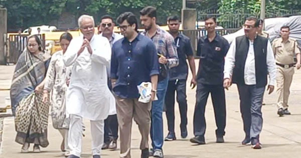 ED कार्यालय पहुंचे भूपेश बघेल, सपरिवार बेटे चैतन्य से मिले, बोले- बेवजह बेटे को फंसाया जा रहा है, विपक्ष को डराने की कोशिश