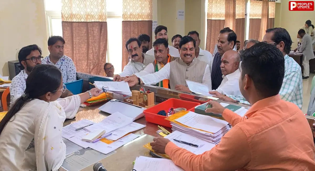 बीजेपी उम्मीदवार आशुतोष तिवारी ने भरा नामांकन, सीएम मोहन यादव रहे मौजूद