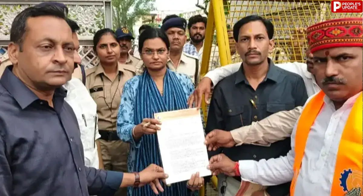 57 सूत्रीय मांगों को लेकर मजदूर संघ ने खोला मोर्चा, डिप्टी कलेक्टर को सौंपा ज्ञापन