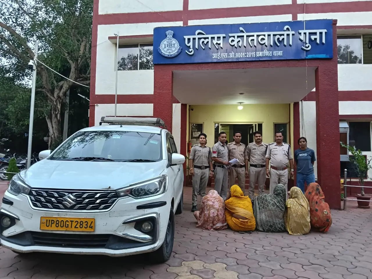 आगरा के दो अंतरराज्यीय गिरोहों के 11 आरोपी गिरफ्तार, 20 लाख का माल बरामद