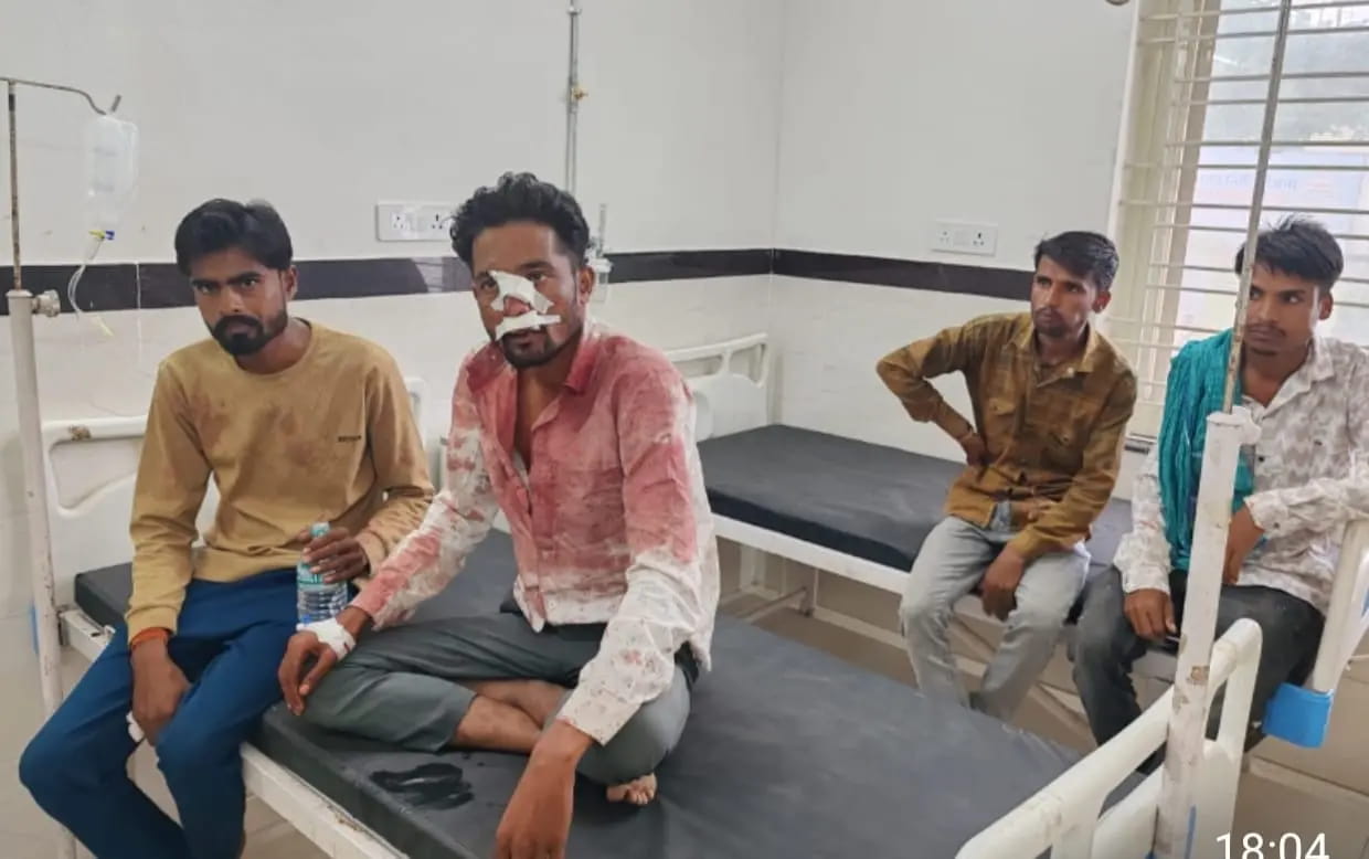 बेगमगंज के तुलसीपार में पुरानी रंजिश में तलवार से हमला, तीन युवक घायल; आरोपी फरार