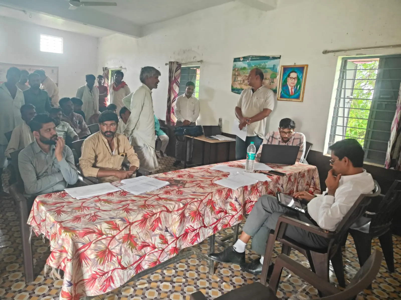 खिलचीपुर में ग्रामीण विकास योजनाओं की समीक्षा, लंबित प्रकरणों और CM हेल्पलाइन शिकायतों के जल्द निराकरण पर जोर