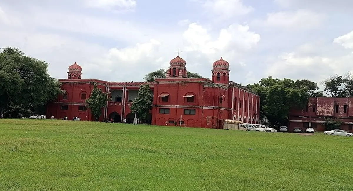 500 करोड़ की क्रिश्चियन कॉलेज भूमि पर संदिग्ध सौदेबाज़ी का खेल, क्या हैं इसका मुंबई कनेक्शन