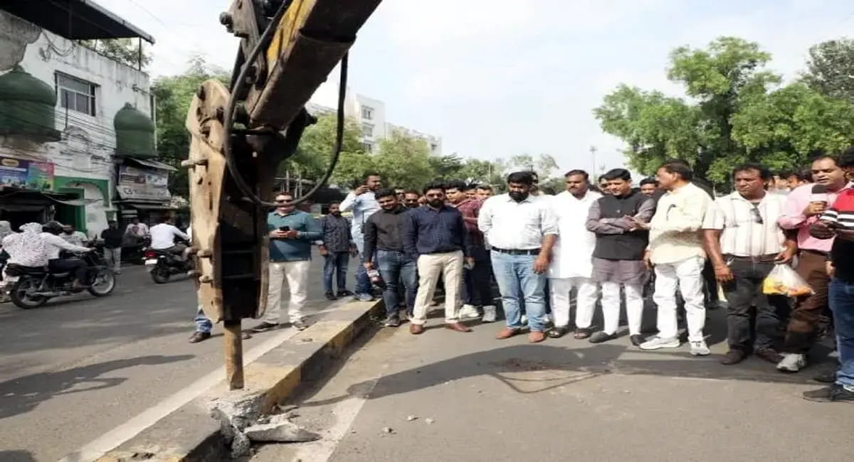 हाईकोर्ट का अल्टीमेटम: 15 दिन में BRTS की एक लेन तोड़ो, कलेक्टर–कमिश्नर को फटकार 