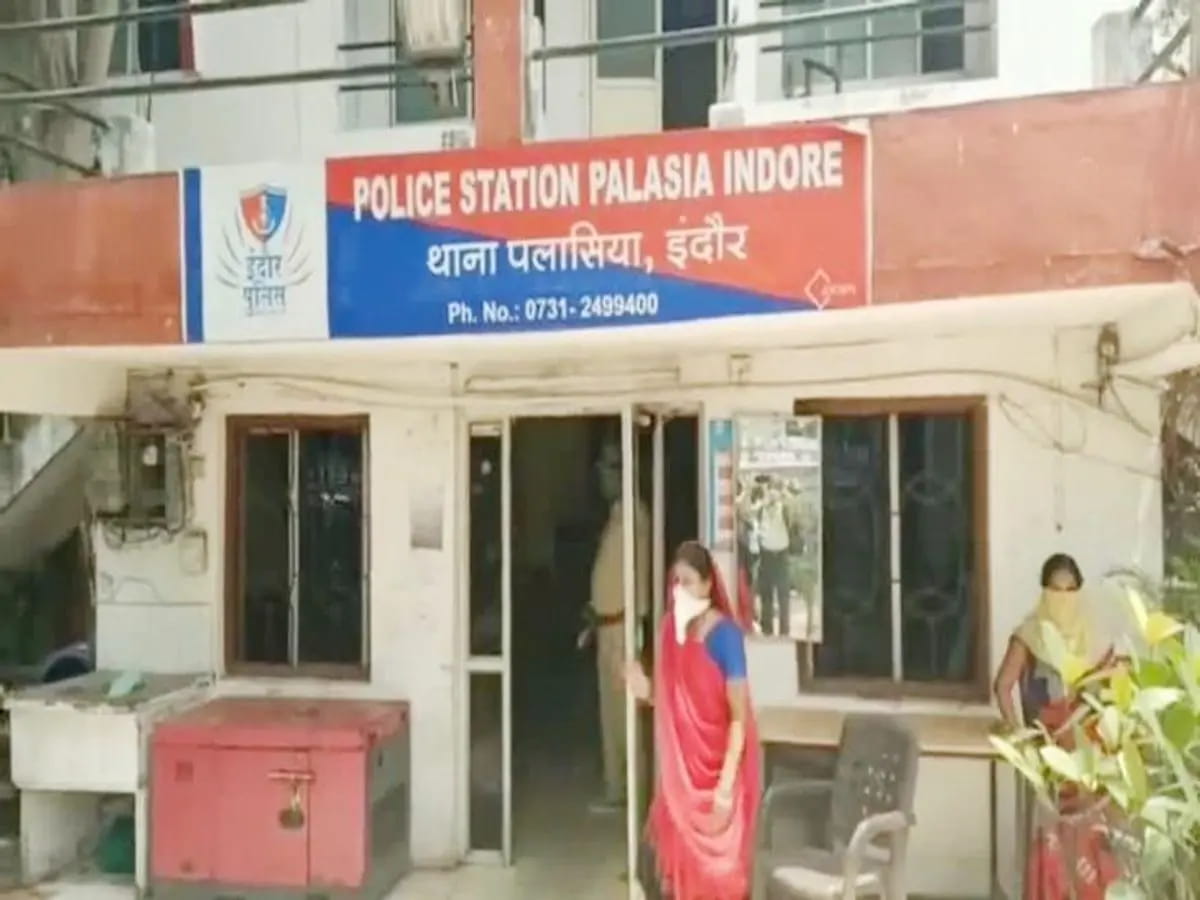 सिपाहियों ने बदमाशों संग रची लूट की साजिश- ट्रेडर से 2 लाख नकद और 4000 यूएसडीटी ट्रांसफर करवाए