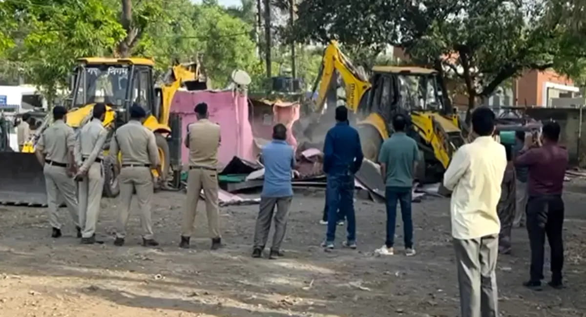  100 करोड़ की जमीन कराई मुक्त, उषा राजे ट्रस्ट से जुड़ा मामला