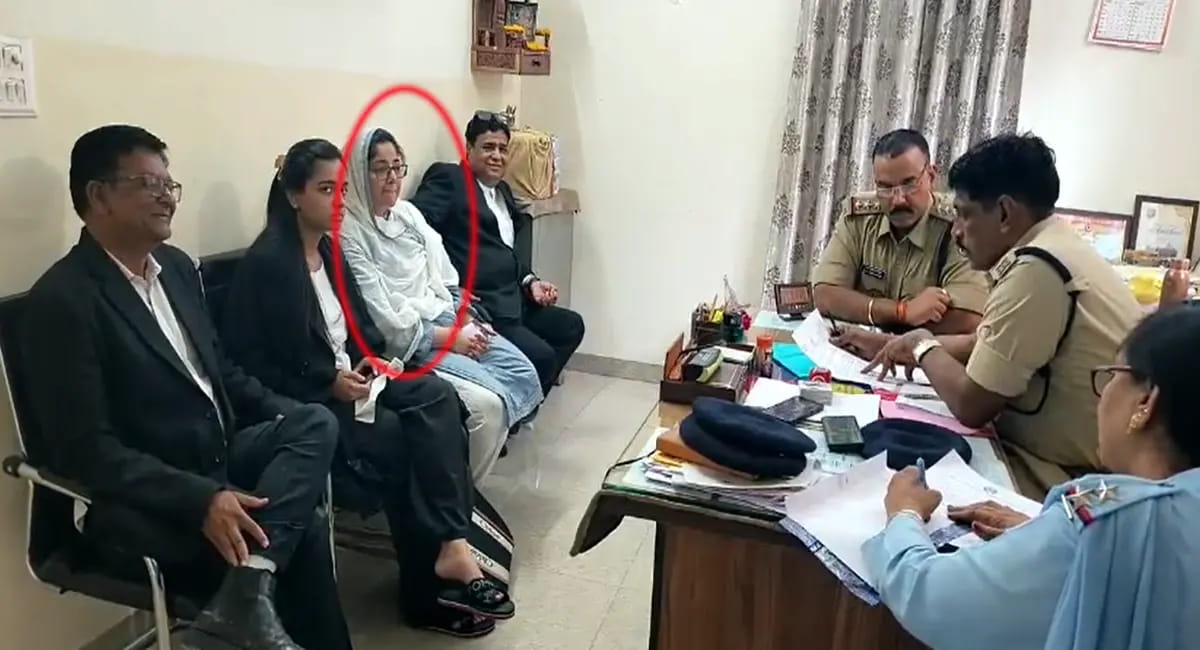 5 वकीलों के साथ पहुंचीं, 4 घंटे चली पूछताछ
