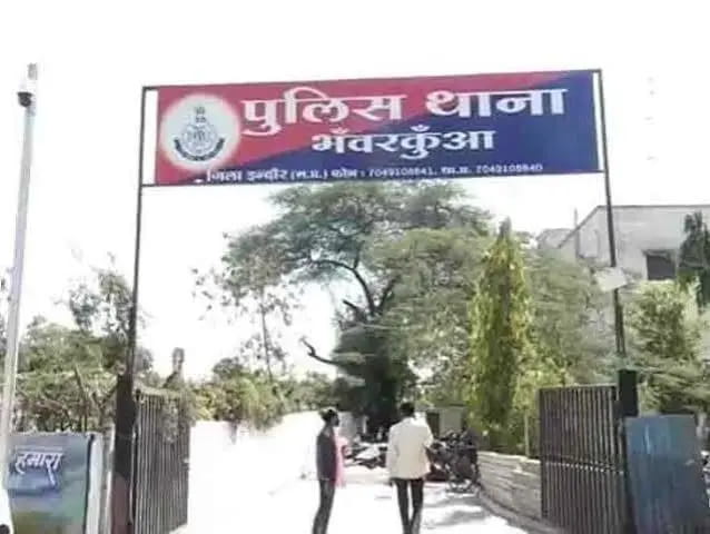 शराबी बदमाशों ने दो सगे भाइयों पर चाकू और बोतल से किया हमला