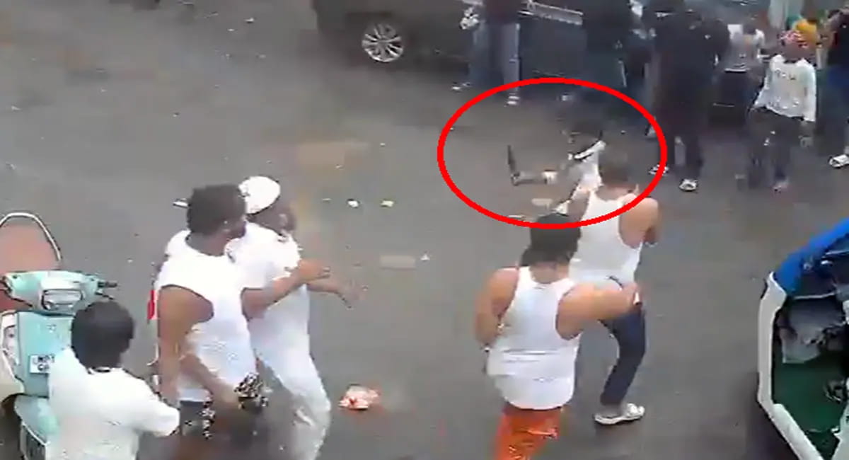 दिनदहाड़े पड़ोसी पर चाकू से हमला