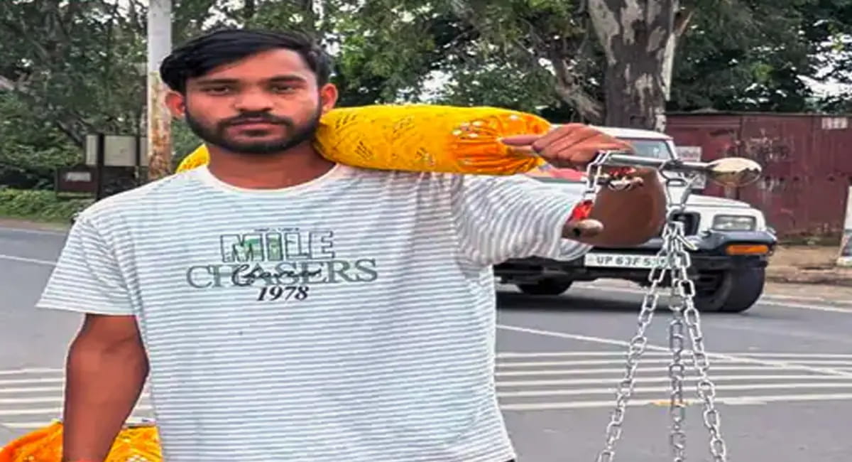 कार ने कांवड़िए को मारी टक्कर, मौत: दोस्तों के साथ ओंकारेश्वर से उज्जैन जा रहा था; तेजाजी नगर बायपास पर हादसा