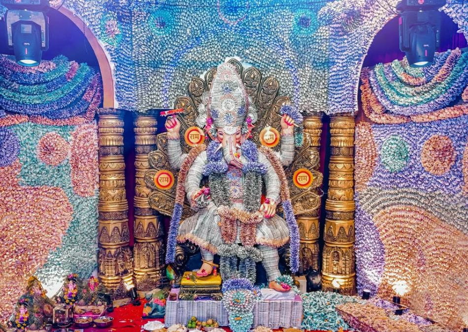 'उदयपुर चा राजा' का भव्य श्रृंगार, 1.51 करोड़ रुपए नोटों से सजी गणपति बप्पा, उमड़ा भक्तों का सैलाब