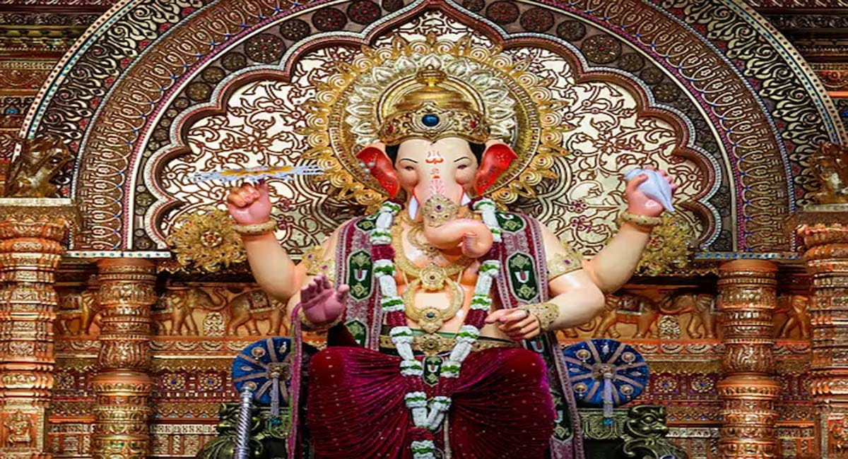 अनंत चतुर्दशी पर लालबागचा राजा का भव्य विसर्जन, गणपति बप्पा को दी विदाई