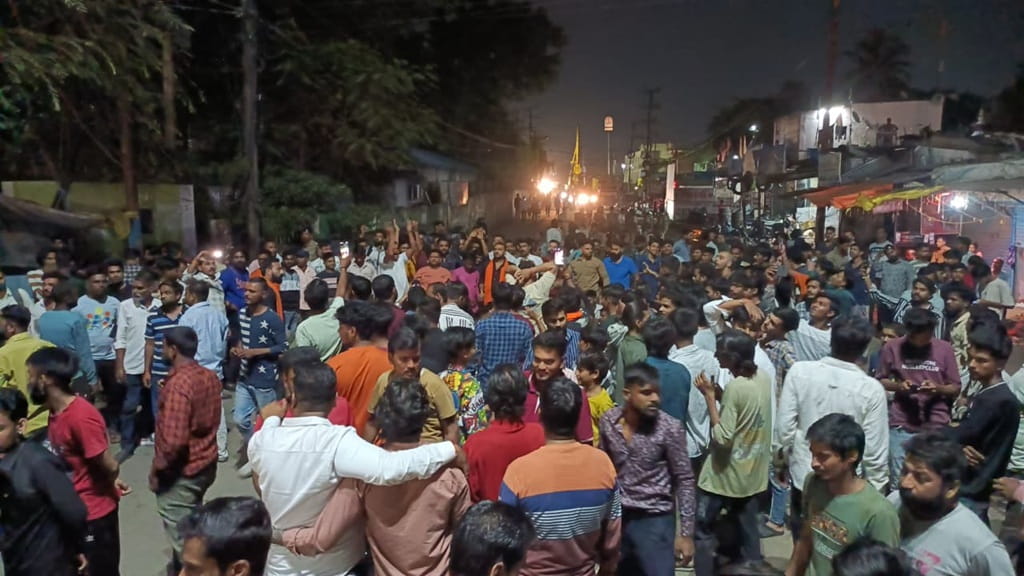 भोपाल में गणेश विसर्जन जुलूस पर आरिफ नगर क्षेत्र में पथराव, प्रतिमा खंडित, गुस्साए लोगों ने लगाया जाम