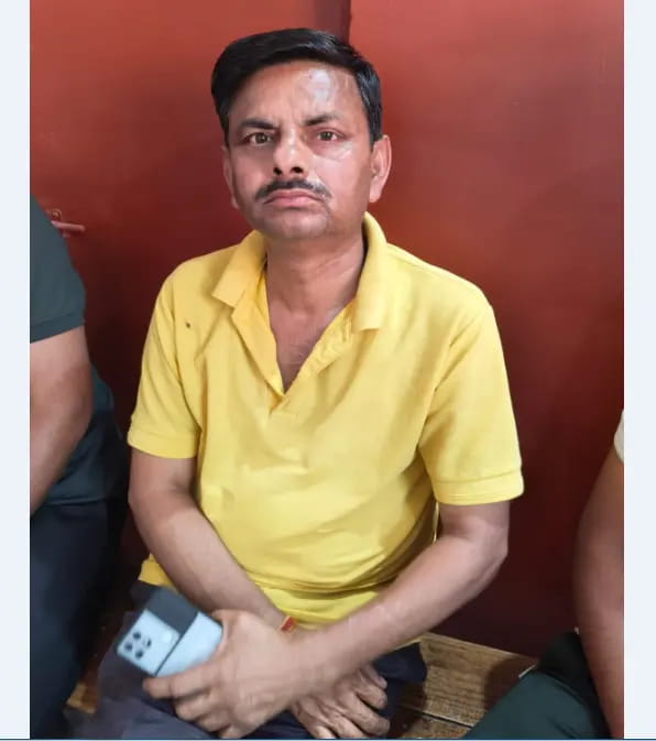 सस्पेंड कर्मचारी को बहाल करवाने के बदले 40 हजार रुपए की रिश्वत ले रहा नगर पालिका शिवपुरी का बाबू गिरफ्तार
