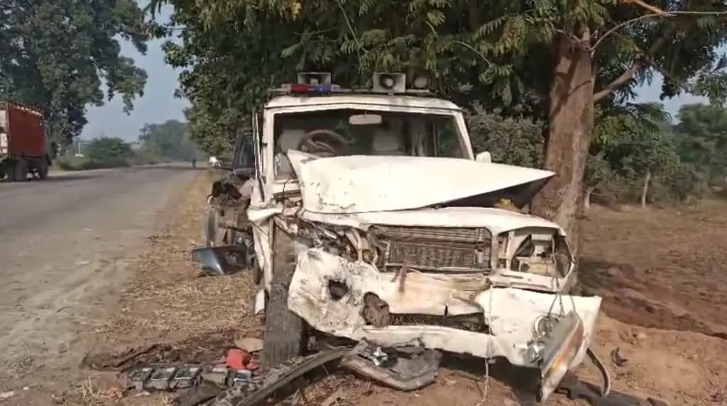 बांधवगढ़ एसडीएम की गाड़ी को स्कॉर्पियो ने मारी टक्कर, बाल-बाल बचे 