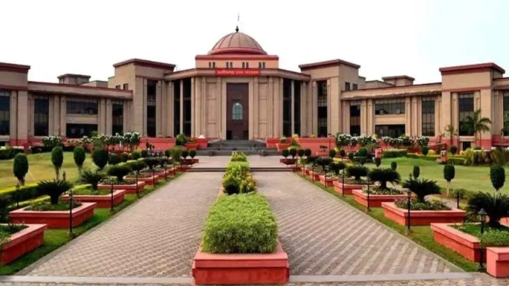 हाईवे पर स्टंटबाजी, बर्थ-डे सेलिब्रेशन पर हाईकोर्ट सख्त, कहा- बांड भराकर छोड़नी होगी गाड़ी