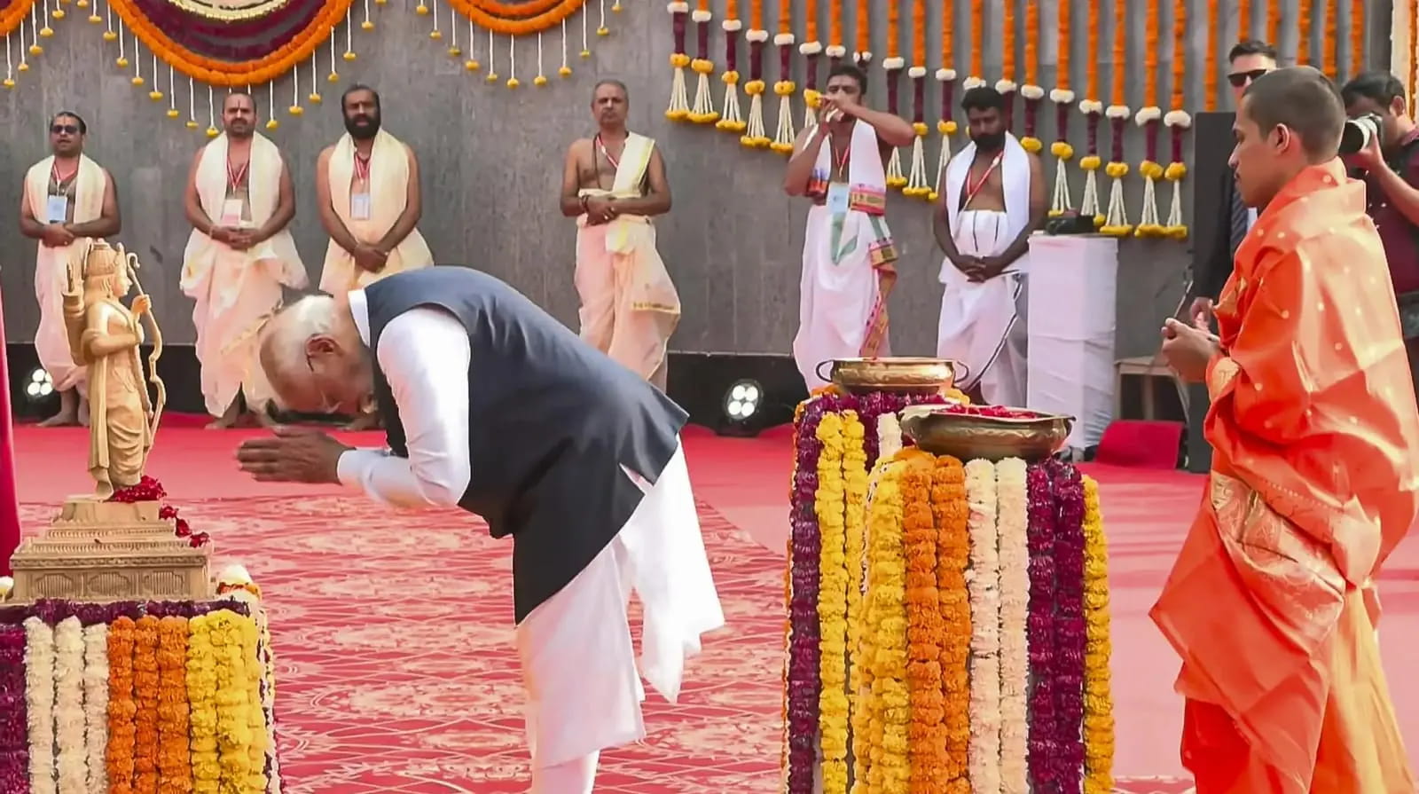 प्रधानमंत्री मोदी ने विश्व की सबसे ऊंची श्रीराम प्रतिमा का किया अनावरण