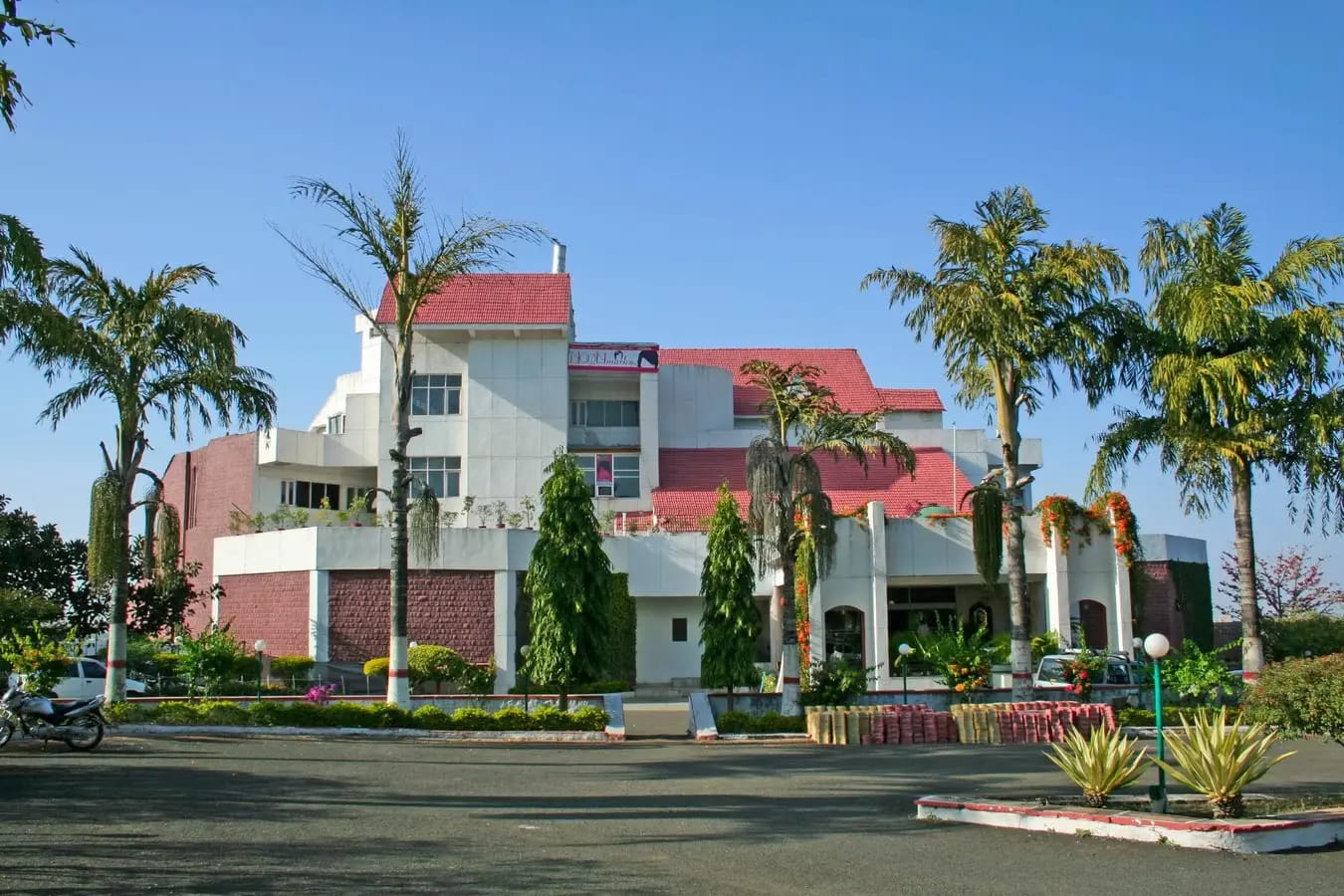 होटल अशोका लेक व्यू के ऑपरेशन में 5 ग्रुप ने दिखाई दिलचस्पी 