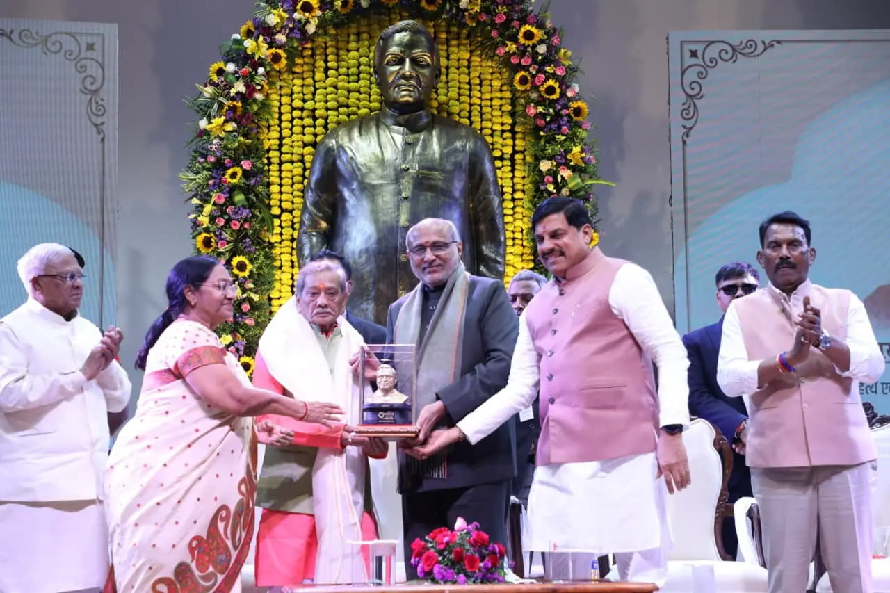 दूरदर्शी निर्णयों से वाजपेयी ने आधुनिक भारत के विकास की मजबूत नींव रखी