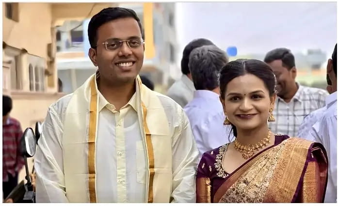 कौन हैं ये IAS और IPS कपल जिनकी सादगी ने जीता दिल,...न डीजे, न मंडप, रजिस्ट्रार ऑफिस में पहना दिए फूलों के हार
