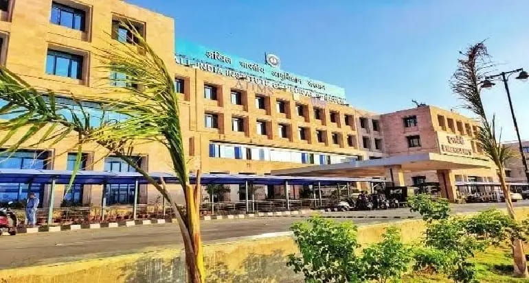 लंग्स पर जम गई थी धूल, आठ लीटर सलाइन वाटर से फेफड़ों को धोकर बचाई जान