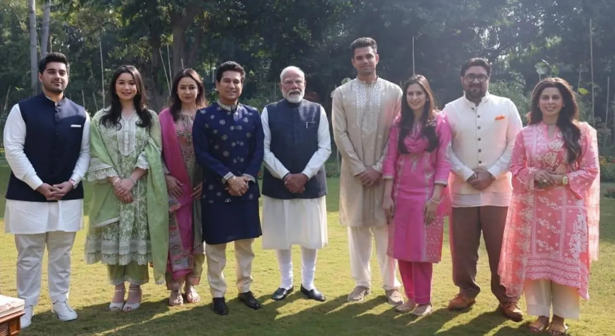 अर्जुन तेंदुलकर और सानिया की शादी का पीएम को दिया न्योता, होने वाली बहू भी साथ रही