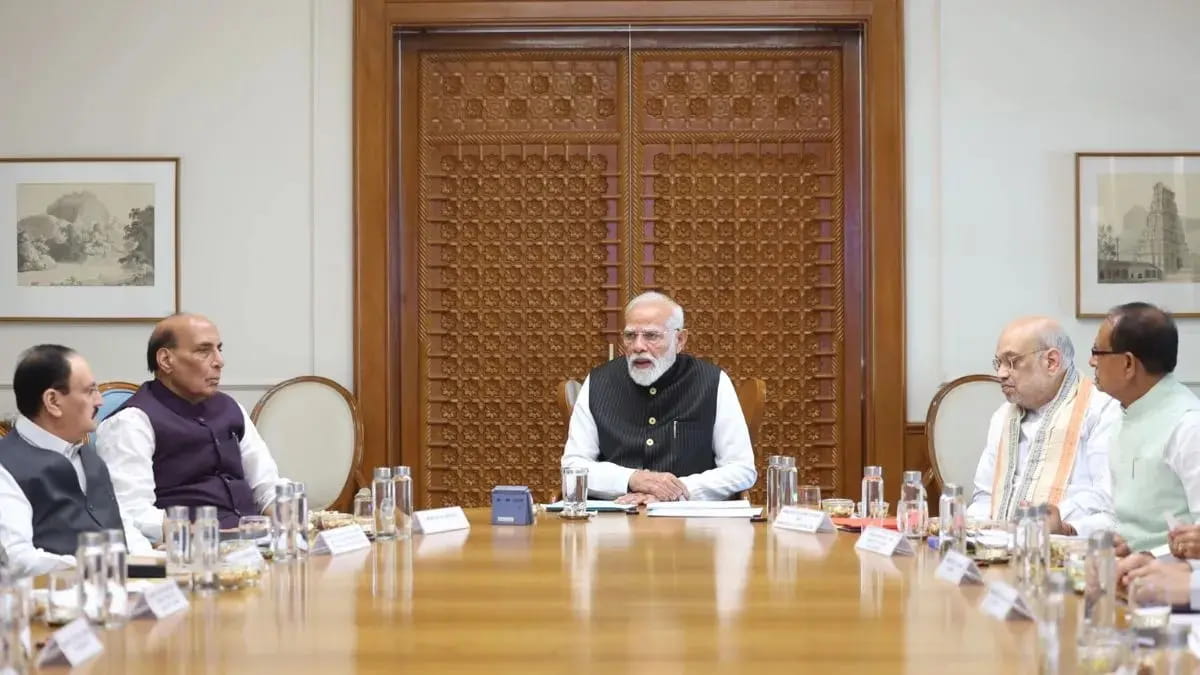 PM Modi ने की हाईलेवल मीटिंग, खाद, तेल, गैस को लेकर की चर्चा