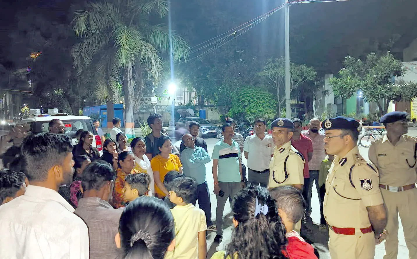 समस्याएं जानने जनता के बीच पहुंचे भोपाल पुलिस कमिश्नर संजय कुमार, तुरंत हो रहा एक्शन
