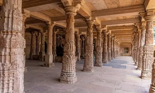 ब्रह्मा मूर्ति और शिल्प शैली से मंदिर होने के मिलते हैं संकेत