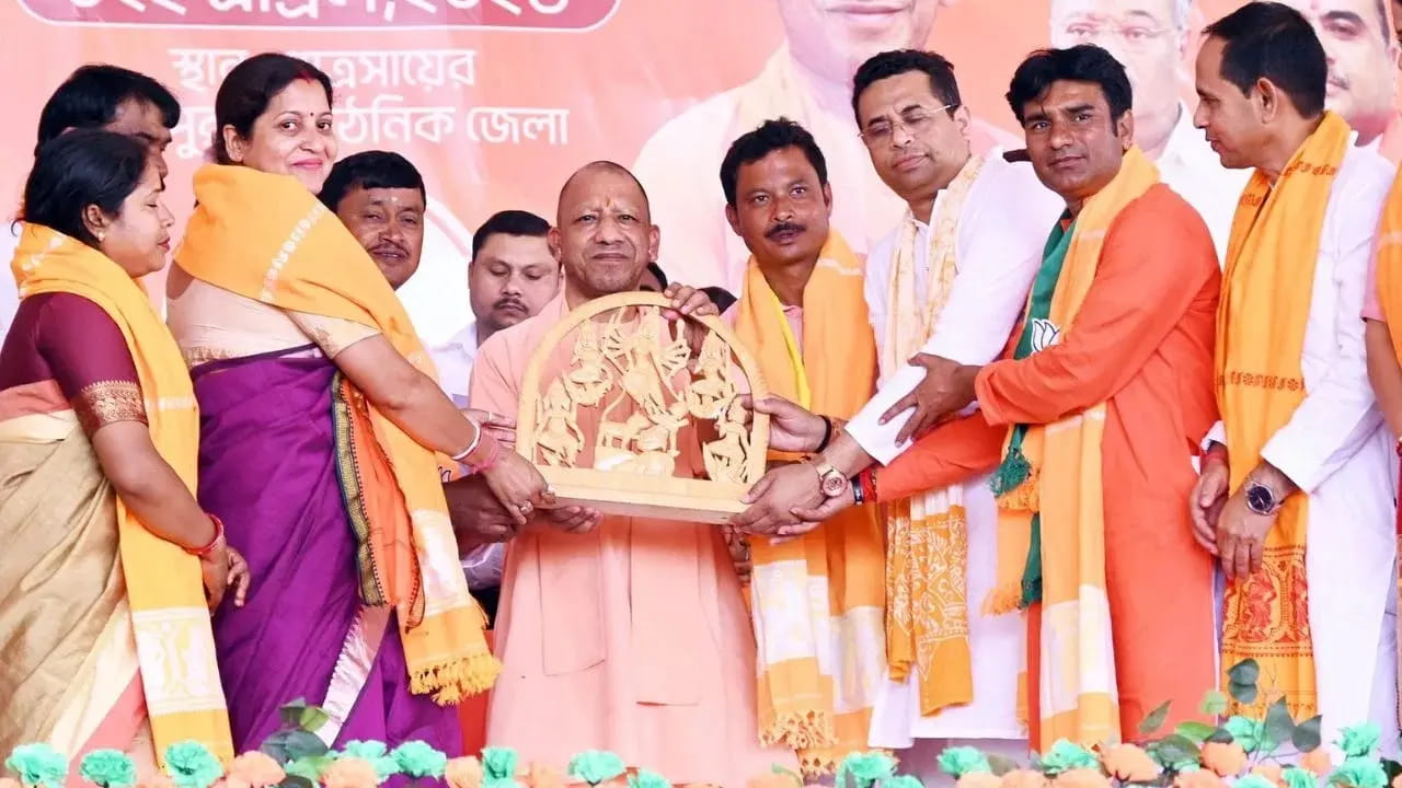 बंगाल में योगी आदित्यनाथ बोले- TMC का मतलब जान लीजिए, T- तुष्टीकरण, M-माफियाराज, C-कटमनी है