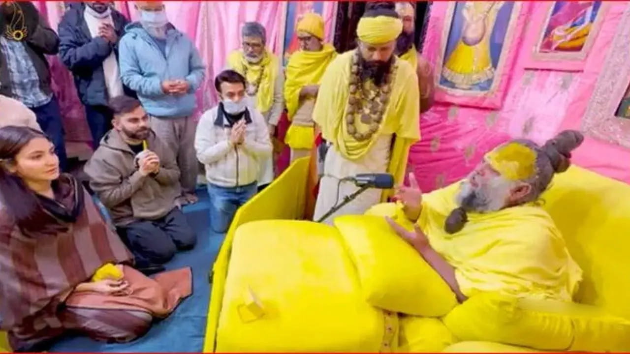 अक्षय तृतीया पर प्रेमानंद महाराज के आश्रम पहुंचे विराट-अनुष्का, गुरुवर का लिया आशीर्वाद