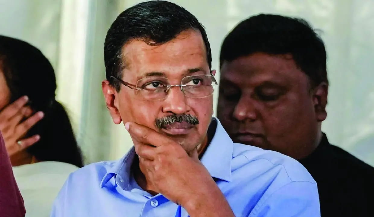 जिस दिन नए घर में शिफ्ट हुए, उसी दिन पार्टी में बड़ी टूट, सांसदों ने छोड़ा साथ